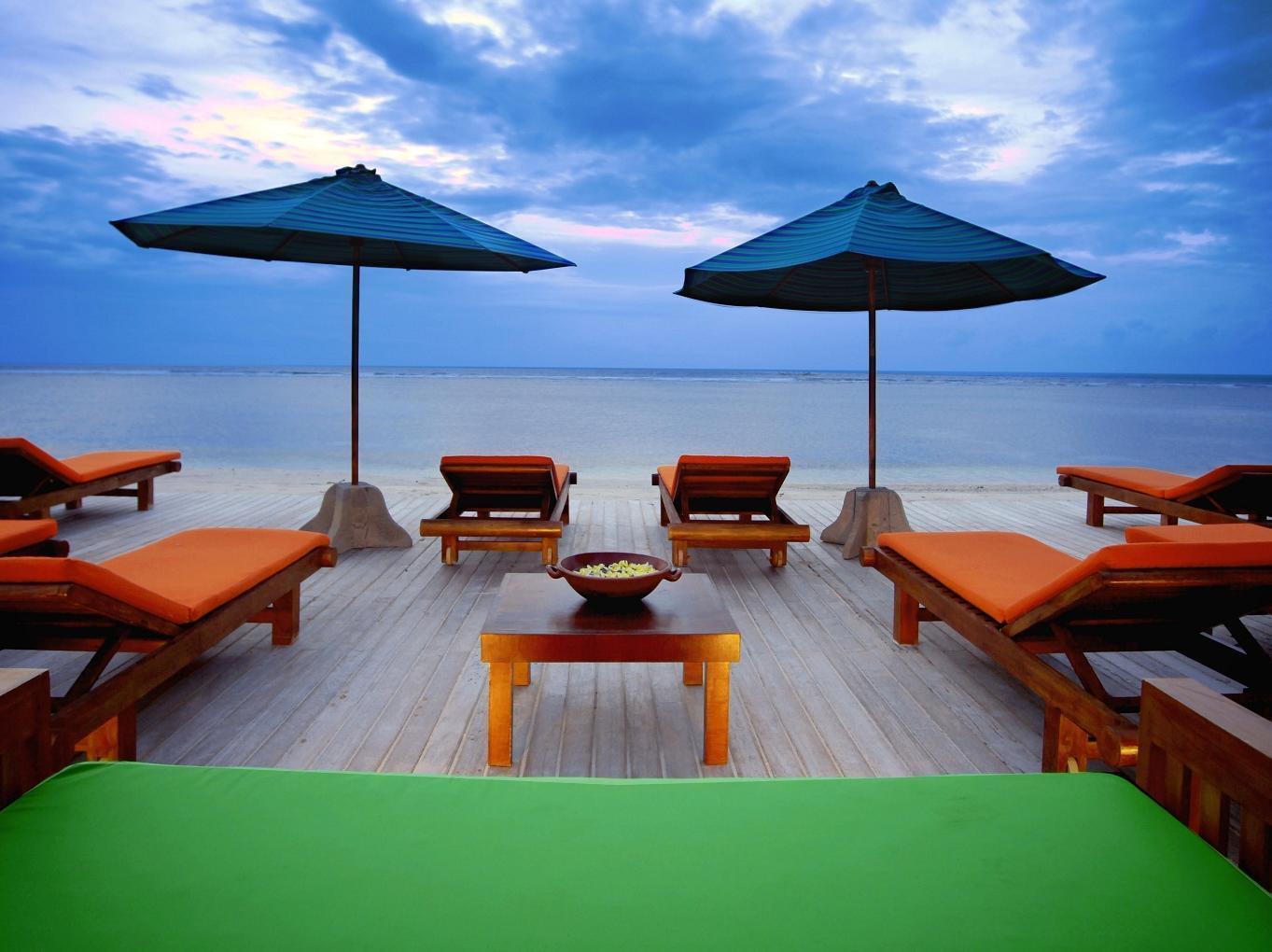 Aston Sunset Beach Resort - Гілі-Траванган Екстер'єр фото